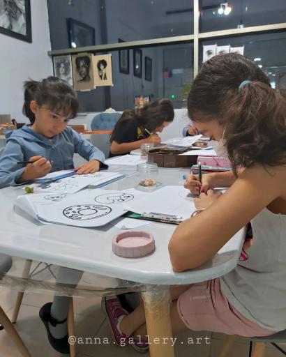 عکس آموزشگاه طراحی و نقاشی آنا