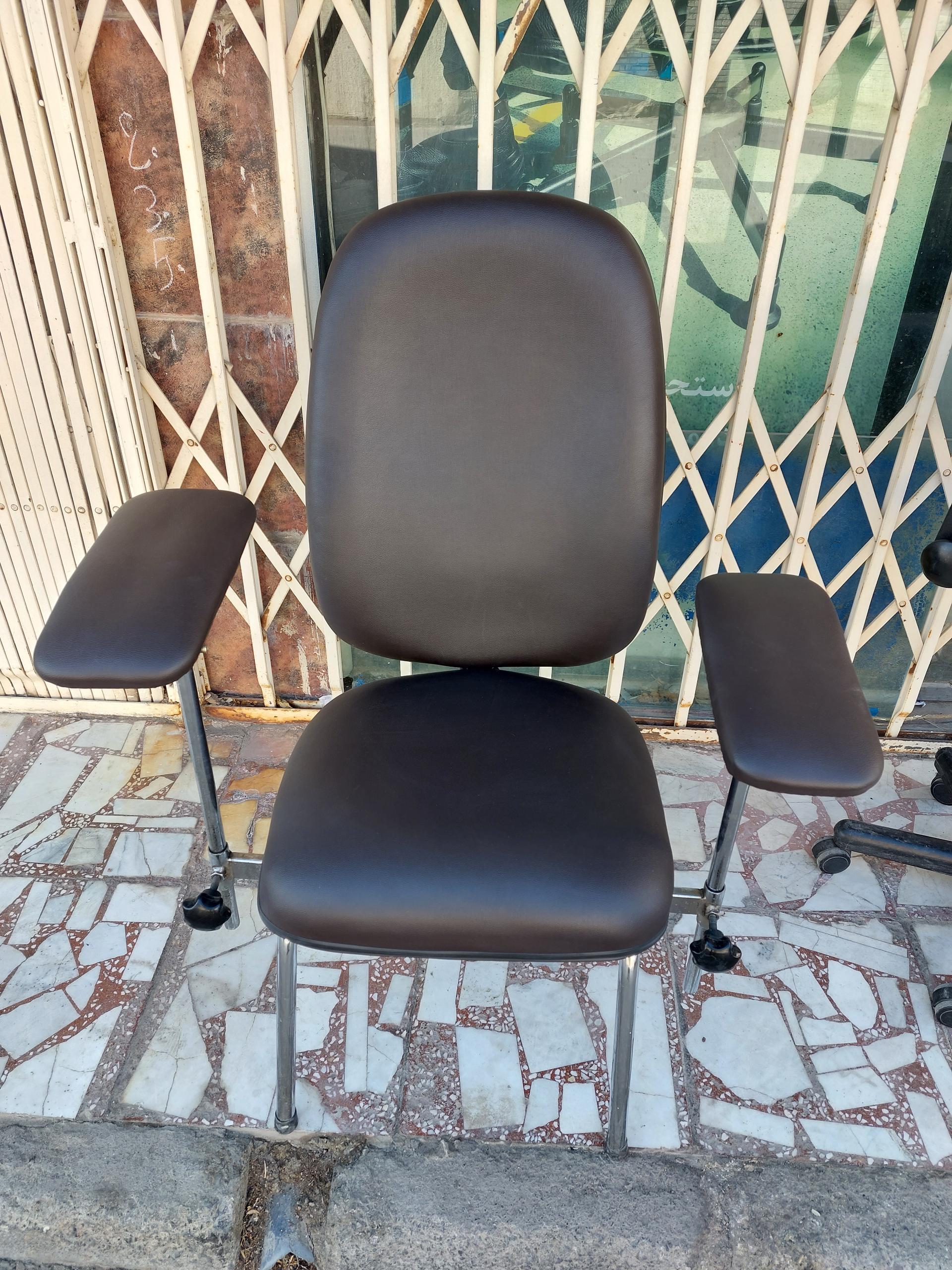 عکس تعمیرات صندلی ومبلمان اداری نقش جهان