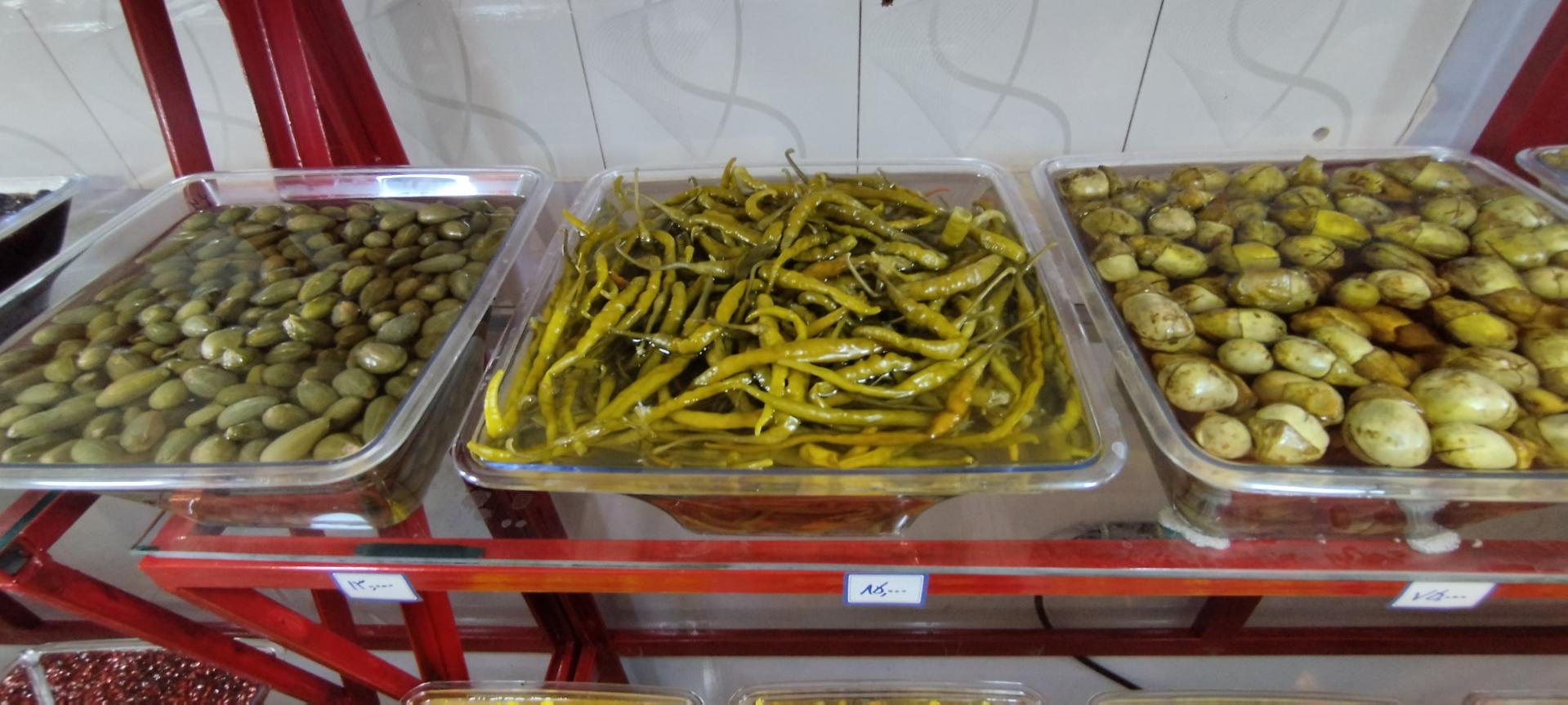 عکس عرقیات و ترشیجات شهر راز 