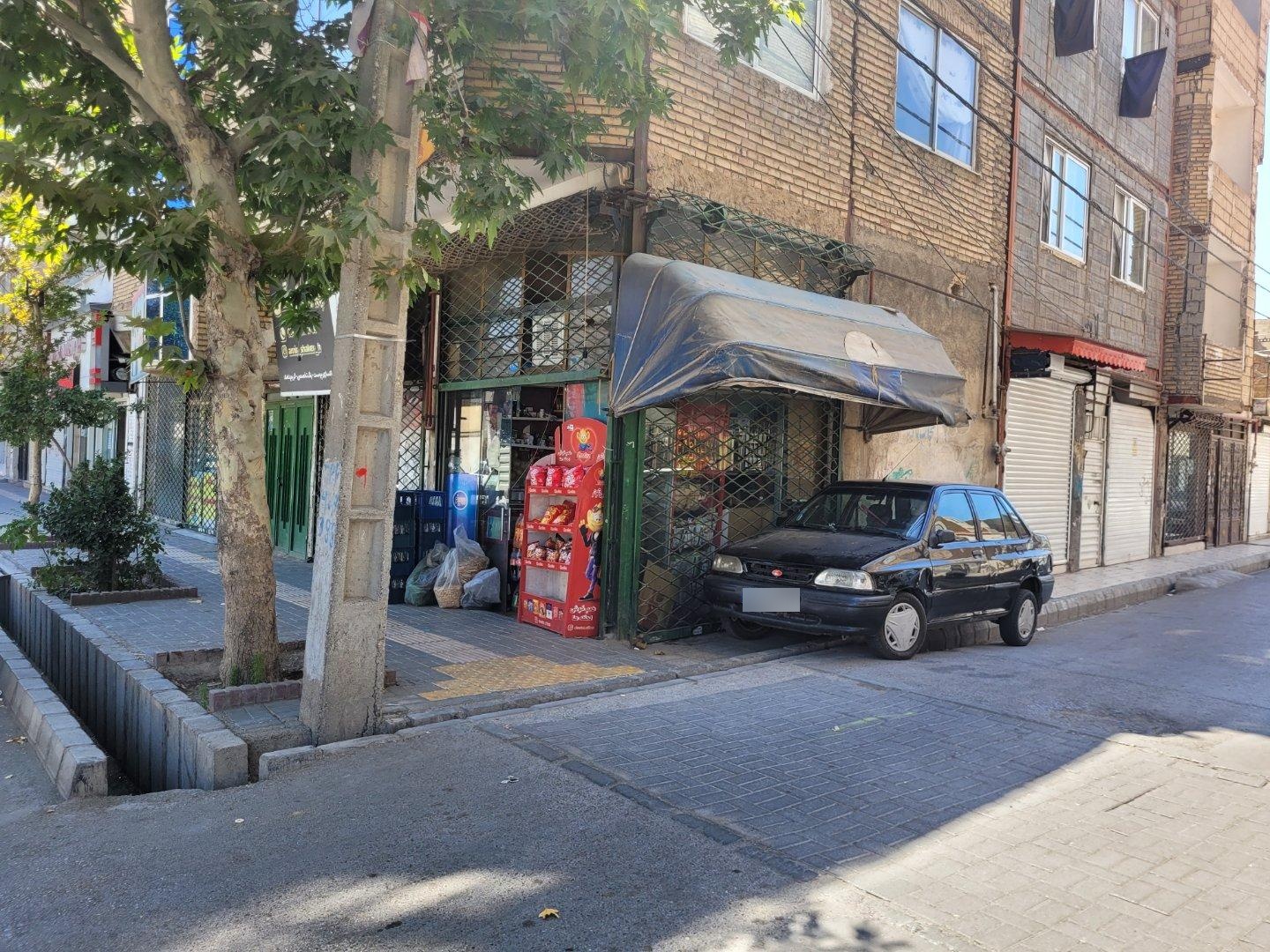 عکس سوپر مارکت افلاطون