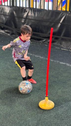 عکس باشگاه و مدرسه فوتبال آکس البرز (شعبه مهرویلا) 