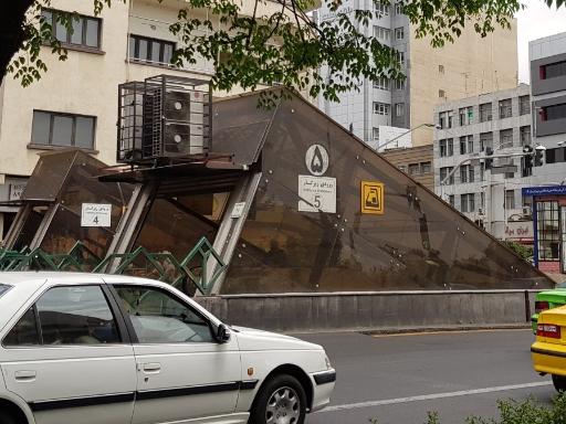 عکس زیرگذر ۵ مترو تئاتر شهر