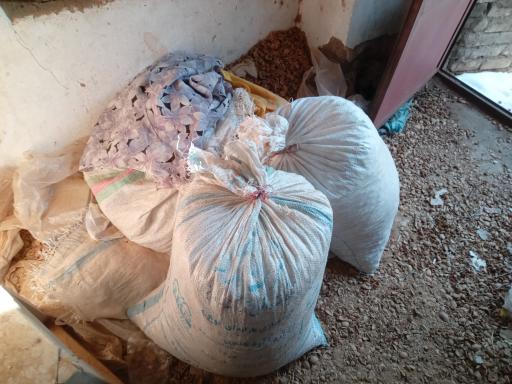 عکس کارخانه بادام شکنی عزت