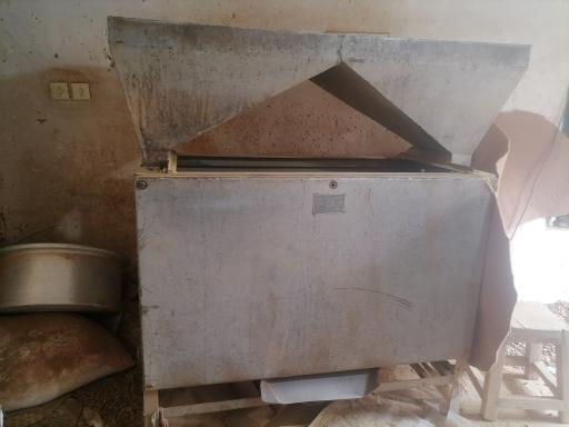 عکس کارخانه بادام شکنی عزت