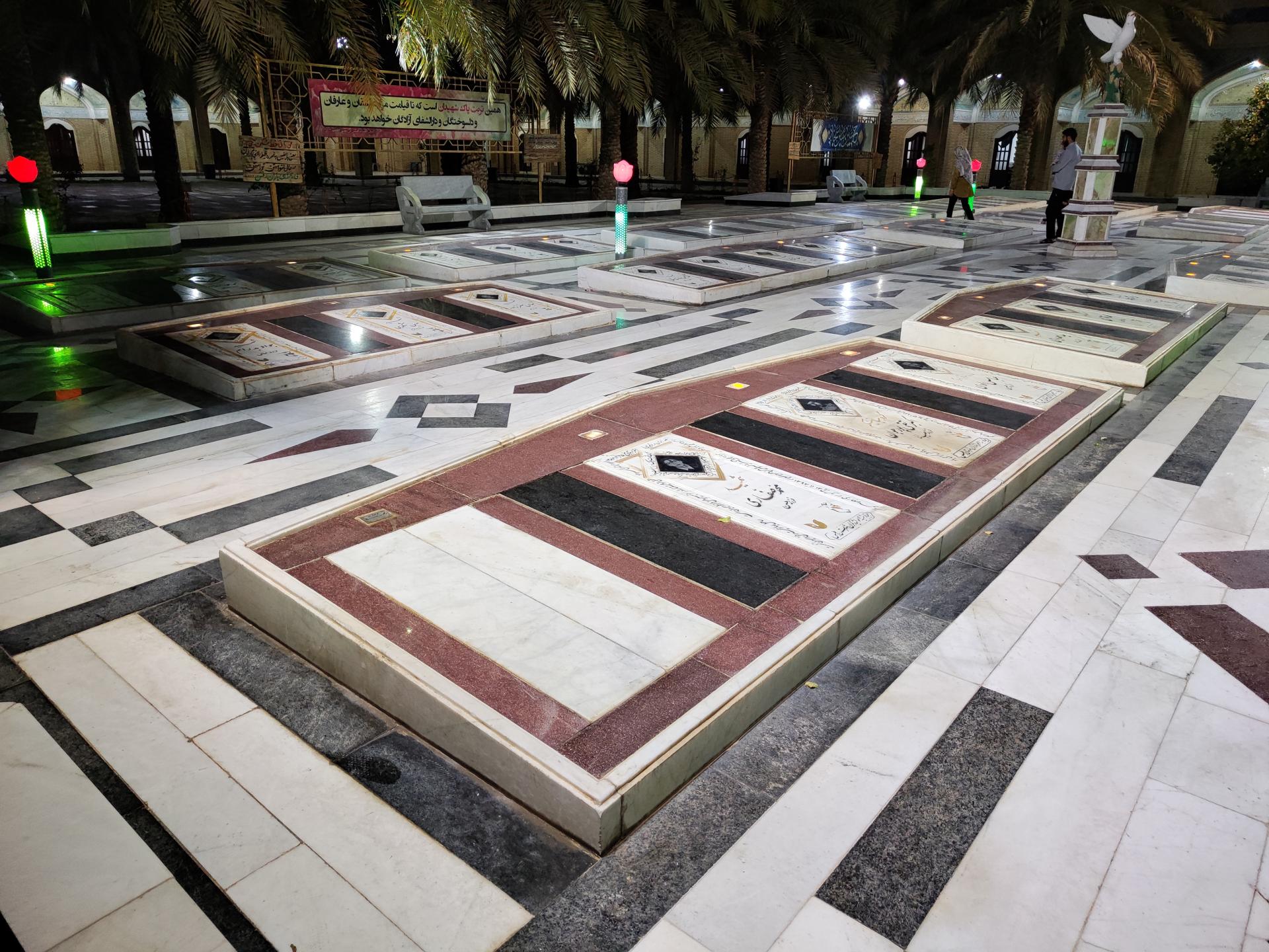 عکس مزار شهدای حرم