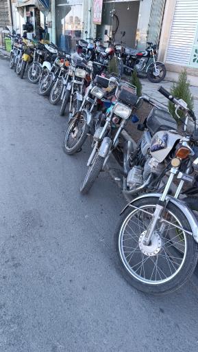 عکس تعمیرگاه موتور سیکلت سبقت