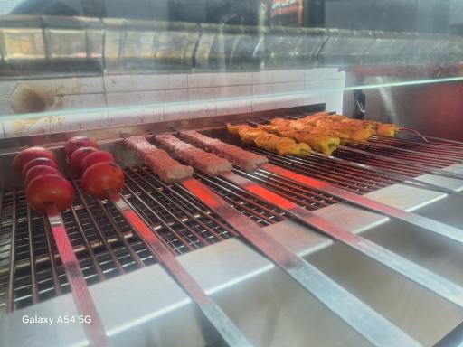 عکس تهیه غذای مدرن