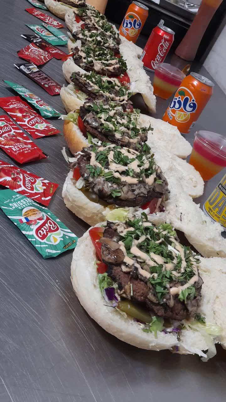 عکس ساندویچ برگر مجید