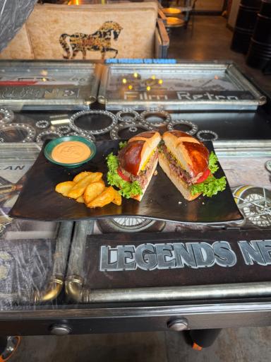 عکس کافه‌‌ و رستوران‌ دلفان