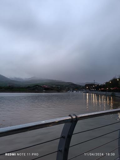 عکس قایق سواری دریاچه فدک 