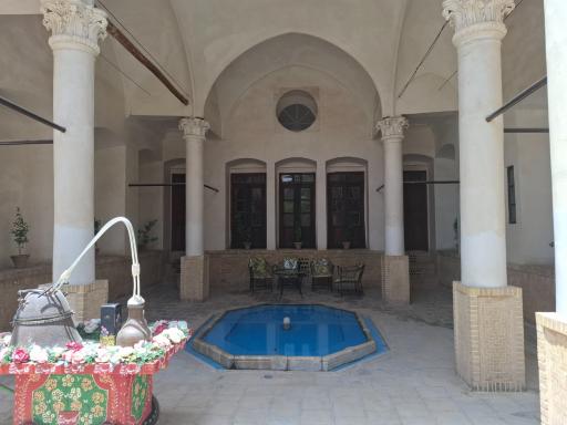 عکس خانه تاریخی بروجردی ها