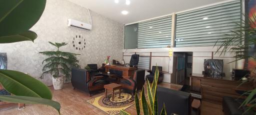 عکس مشاوران باغ و ویلا ماهور