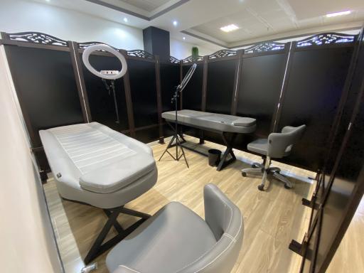 عکس سالن زیبایی منتا