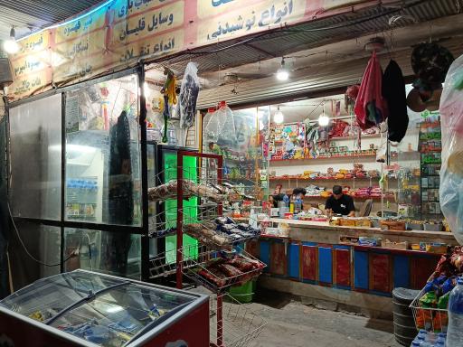 عکس دکه پیرمرد