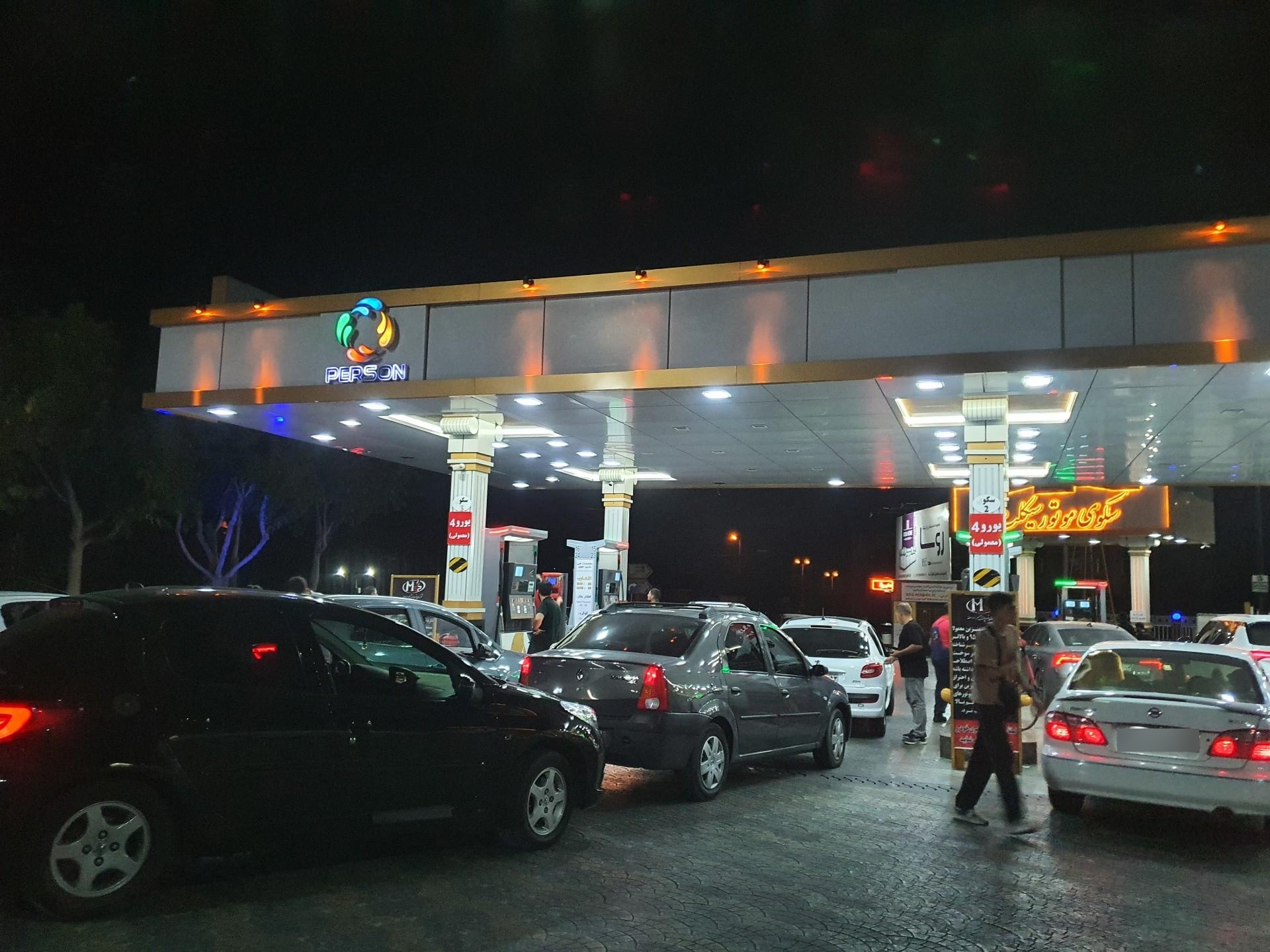 عکس پمپ بنزین علی(دو)