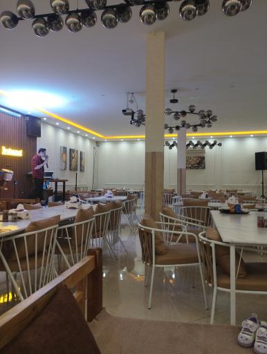 رستوران درخشان