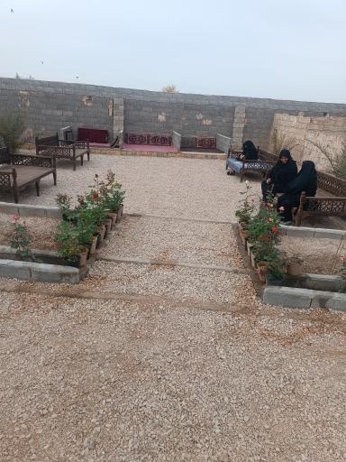 عکس کافه باغ تک درخت