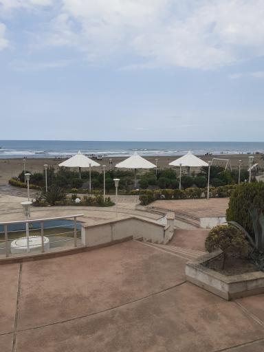 عکس هتل ساحلی باران