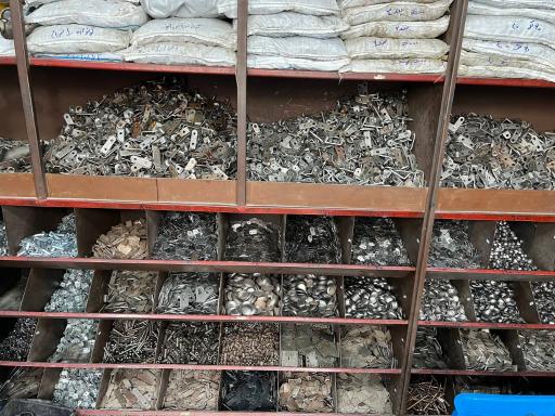 عکس پخش قطعات صندلی جهان بین