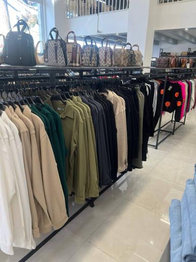 عکس فروشگاه پوشاک شیک لایف