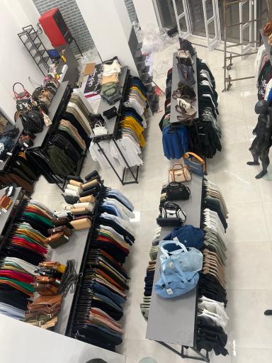 عکس فروشگاه پوشاک شیک لایف