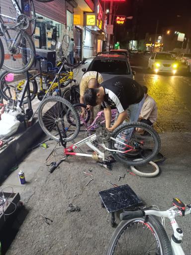 عکس تعمیرات دوچرخه فتحی