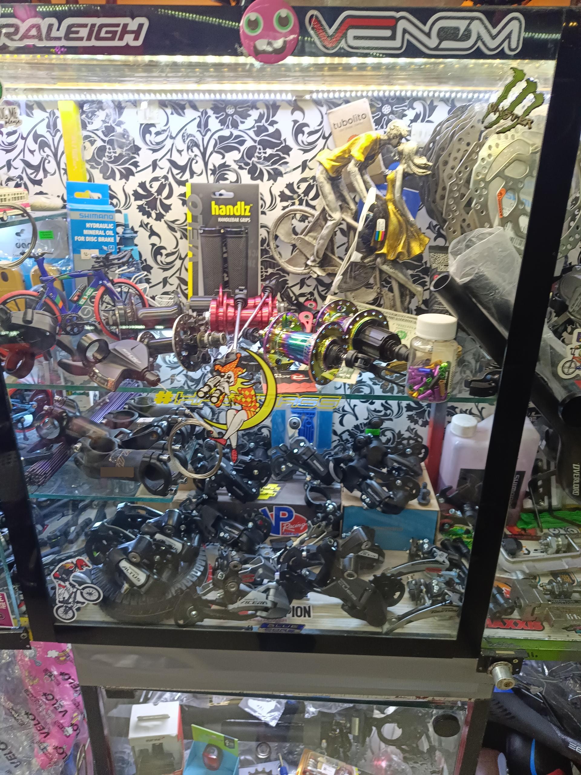 عکس تعمیرات دوچرخه فتحی