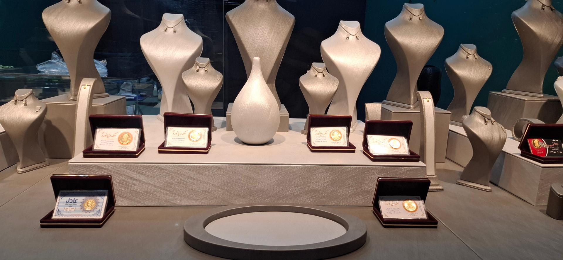 عکس گالری طلا و سکه زراس