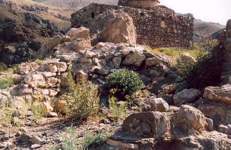 عکس ویرانه‌های کلیسای قدیمی