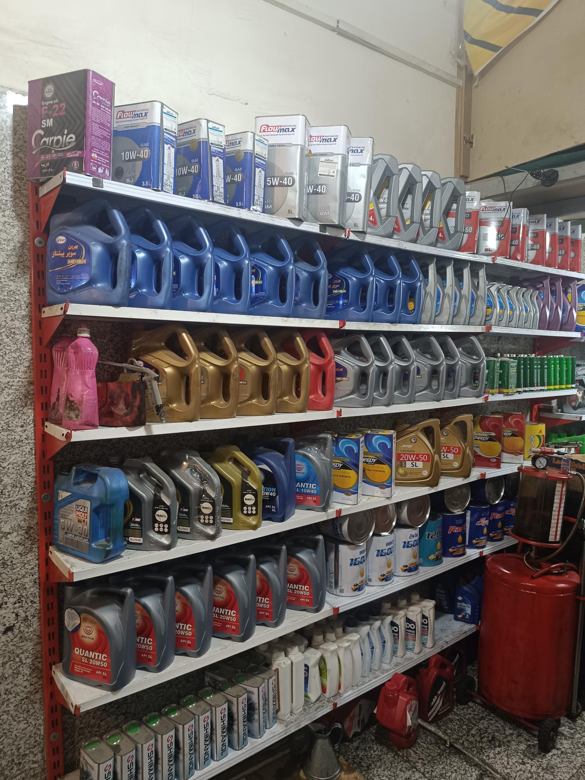 عکس تعویض روغنی و لاستیک شبانه روزی مدبر