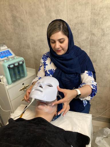 عکس فیشیال و پاکسازی پوست زهره منتظری