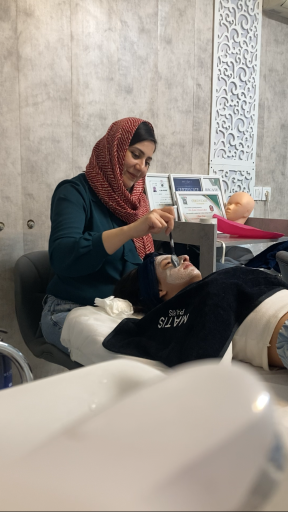 عکس فیشیال و پاکسازی پوست زهره منتظری