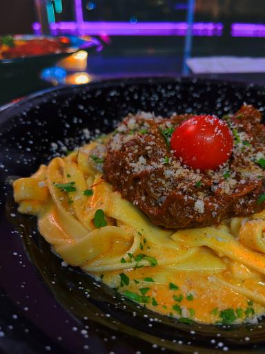 عکس مرتیا رسترو سوشی خونه گرگان