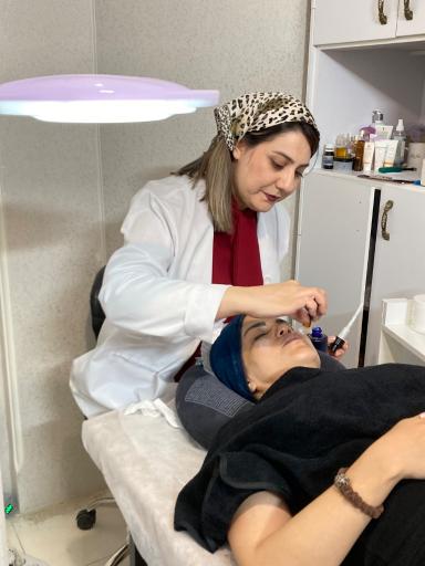 فیشیال و پاکسازی پوست زهره منتظری