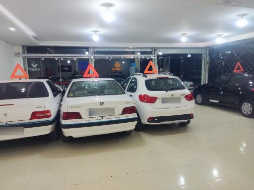 عکس نمایشگاه اتومبیل زارعی