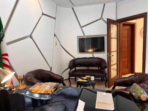 عکس دفتر وکالت حدیث محبی