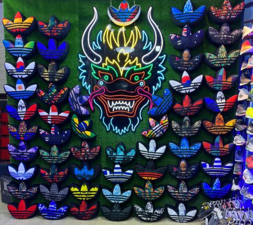 عکس فروشگاه کتونی امیر ادیداس