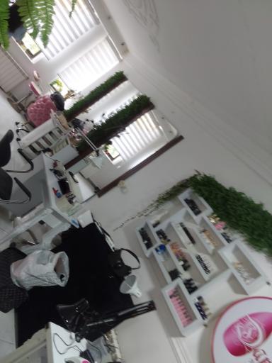 عکس سالن آرایش و زیبایی دریا