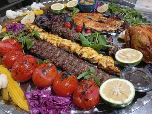 عکس باغچه وستوران پارسه