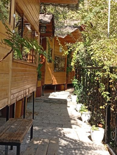 عکس باغچه وستوران پارسه