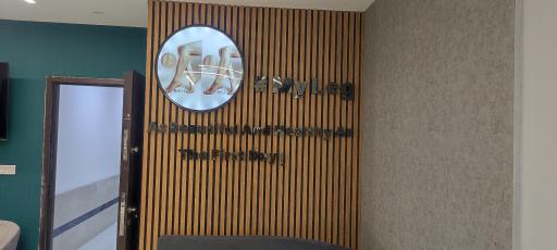 عکس دکتر مینا مریدی متخصص قلب و عروق و واریس 