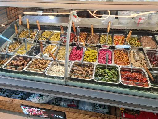 عکس هایپر مارکت شبانه روزی درنا