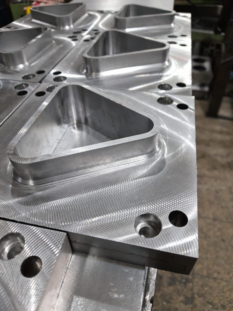 عکس قالبسازی گروه صنعتی ۱۴۰۰