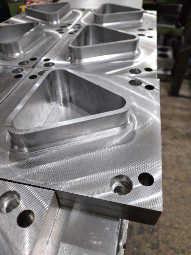 عکس قالبسازی گروه صنعتی ۱۴۰۰