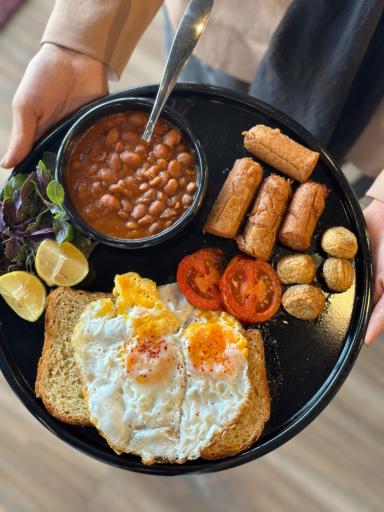 کیک و باقلوای روژین