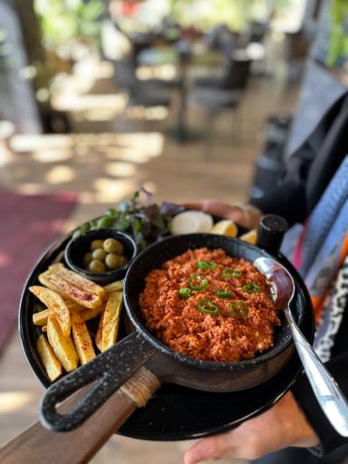 کیک و باقلوای روژین