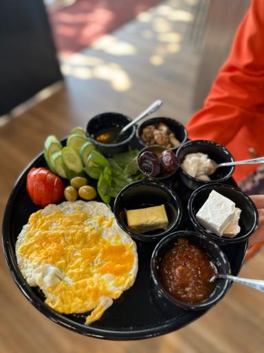 کیک و باقلوای روژین