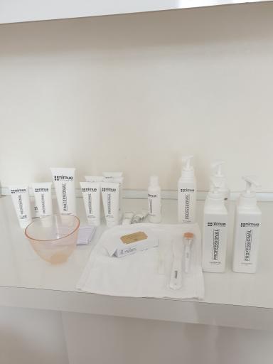 عکس سالن زیبایی لاله