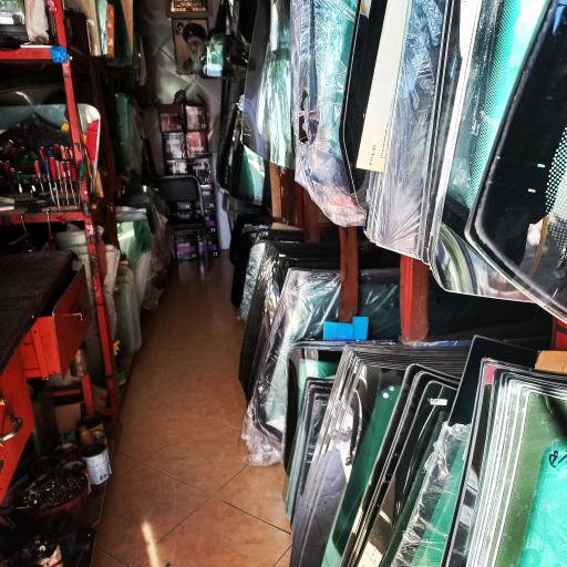 عکس شیشه اتومبیل علی فرامرزی