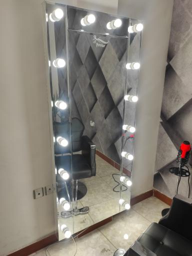 عکس سالن پارادایس